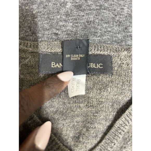 Banana Republic 100% Merino Wool V-Neck Sweater Sz L Classic Casual Capsule - Picture 3 of 7